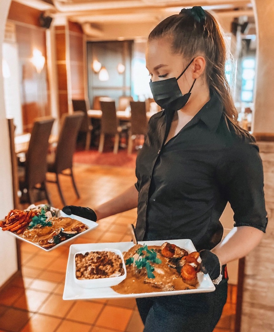 Ravintola Kauhajoen Krouvi. Keittiö palvelee joka päivä aamusta iltamyöhälle.